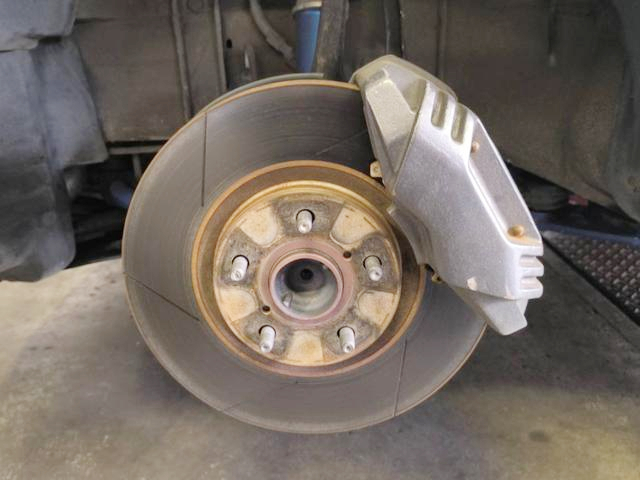 Front 4-POT caliper.