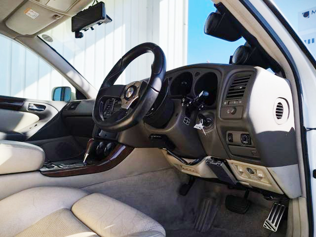 Interior of JZS161 ARISTO V300.