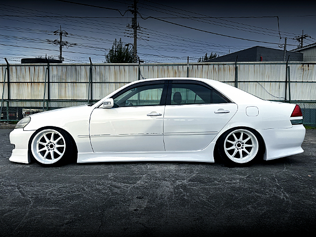 Side exterior of JZX110 TOYOTA MARK 2.