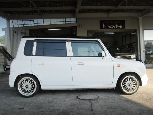 Right Side exterior of HE21S ALTO LAPIN SS.