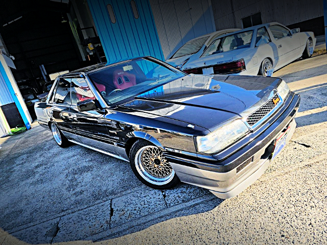 Front exterior of R31 SKYLINE 4-DOOR.