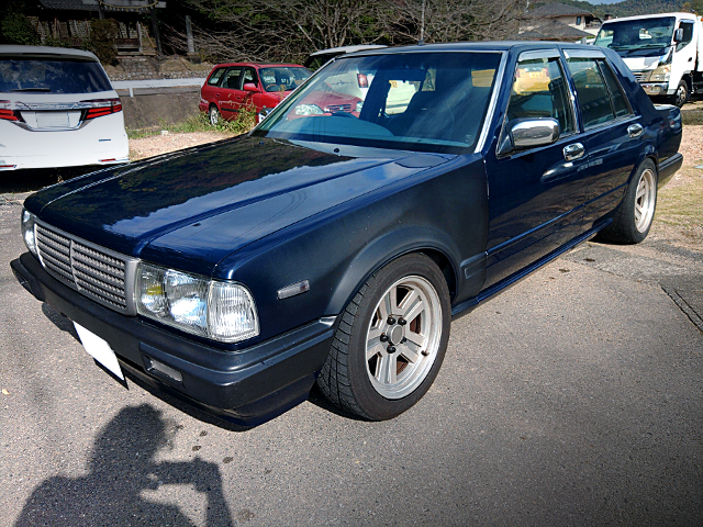 Front exterior of Y31 CEDRIC SEDAN.