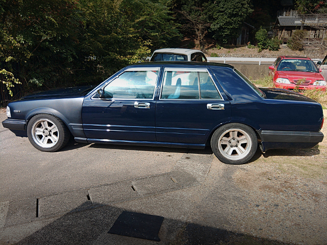 Left Side exterior of Y31 CEDRIC SEDAN.