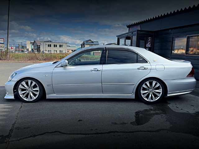 Side exterior of GRS184 CROWN ATHLETE.