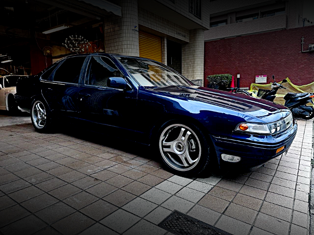 Front side exterior of A31 NISSAN CEFIRO.