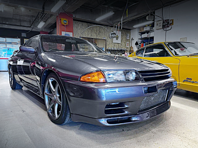 Front exterior of BNR32 SKYLINE GT-R.