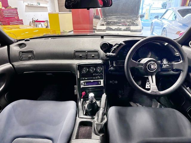 Interior of BNR32 SKYLINE GT-R.