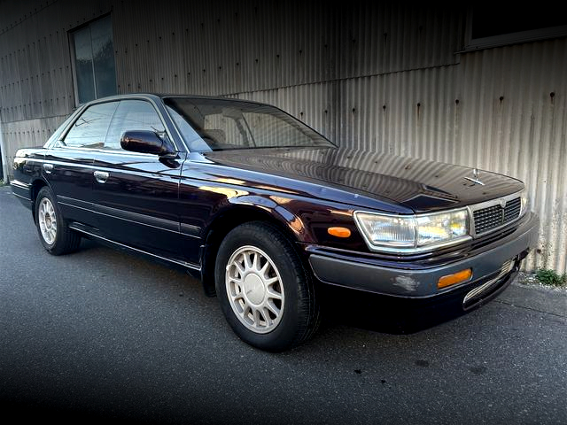 Front exterior of C33 NISSAN LAUREL.