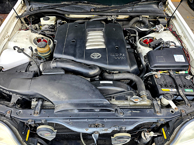 1UZ-FE VVT-i 4000cc V8 engine.