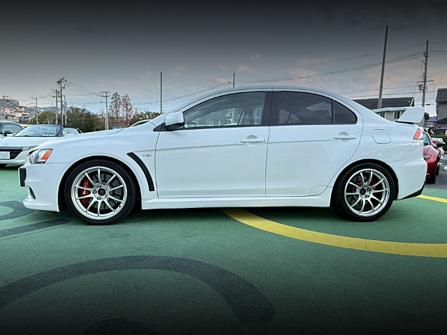 Side exterior of LANCER EVOLUTION X GSR.