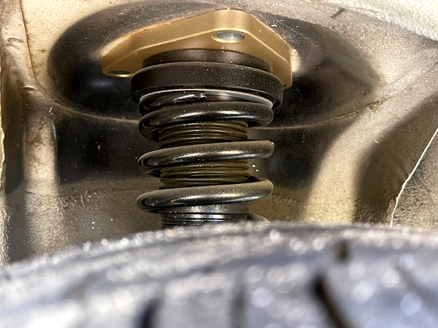 Coilover installed HELLO-SPECIAL WIDEBODY DD51T SUZUKI CARRY.