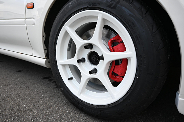 Front brake caliper and P1-RACING rim. 