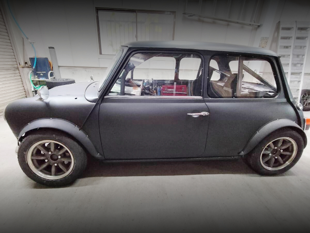 Side exterior of DRIFT SPEC CLASSIC MINI.