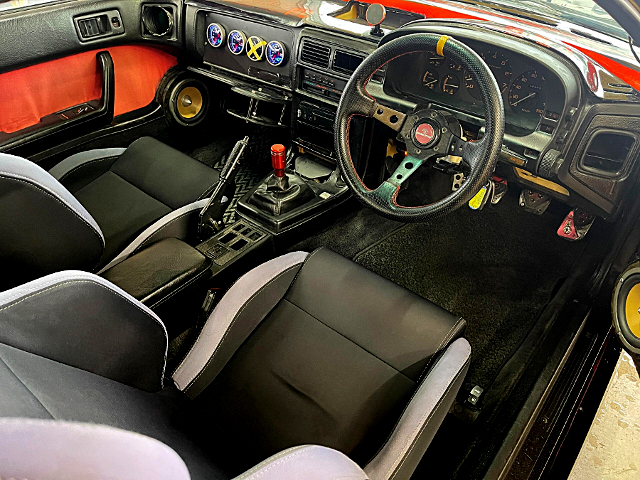 Interior of ADVAN RACING LIVERY and WIDEBODY FC3S SAVANNA RX-7 GT-R.