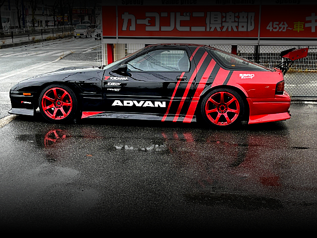 Side exterior of ADVAN RACING LIVERY and WIDEBODY FC3S SAVANNA RX-7 GT-R.