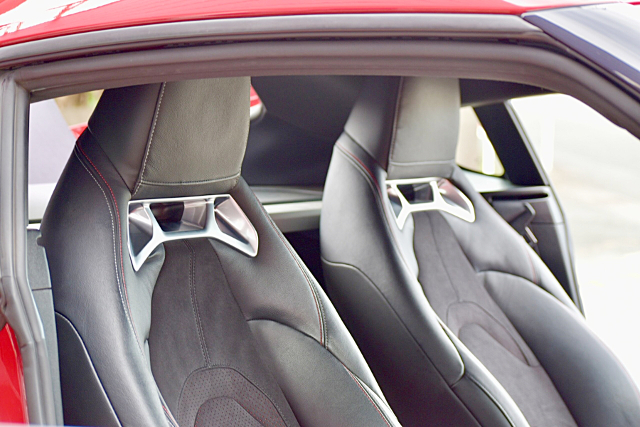 Seats of HKS WIDEBODY DB22 GR SUPRA SZ-R.