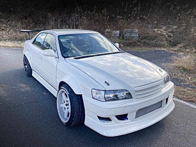 Front exterior of GX100 TOYOTA CHASER.