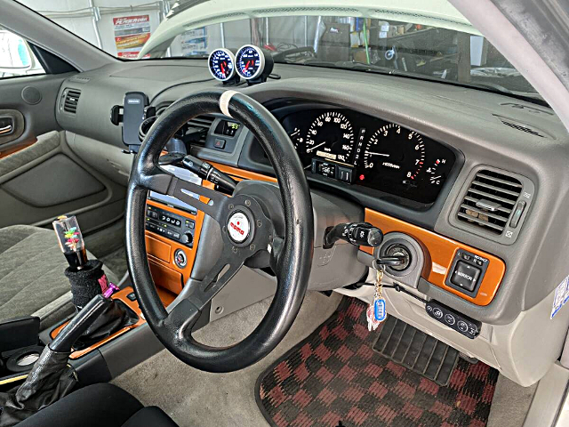 Interior Dashboard of GX100 TOYOTA CHASER.
