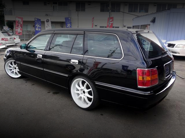 Rear exterior of JZS171W CROWN ESTATE ATHLETE-V.