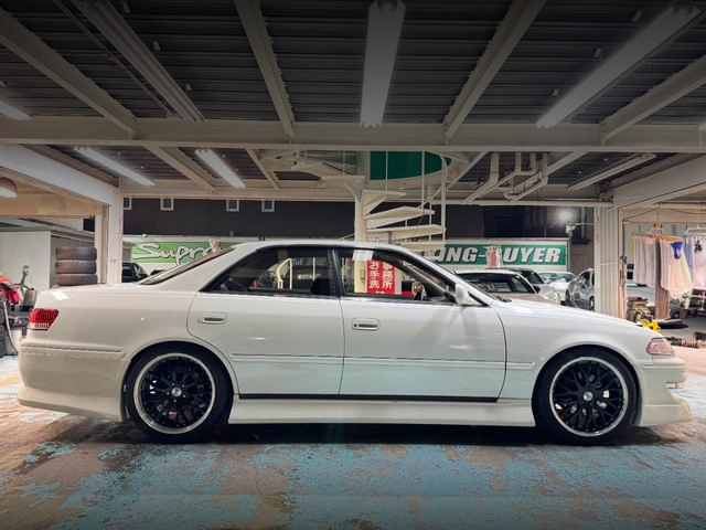 Side exterior of JZX100 TOYOTA MARK 2.