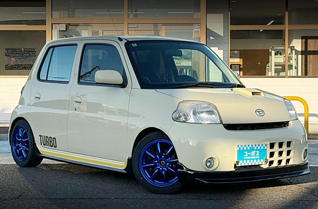 Front exterior of L235S DAIHATSU ESSE.