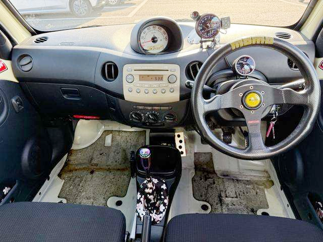 Interior of L235S DAIHATSU ESSE.