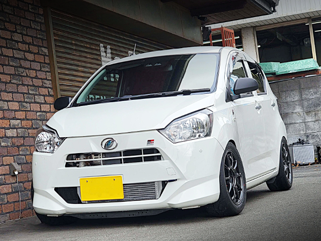 Front exterior of LA350S LA350S MIRA eS.