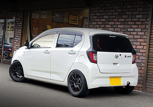 Rear exterior of LA350S LA350S MIRA eS.