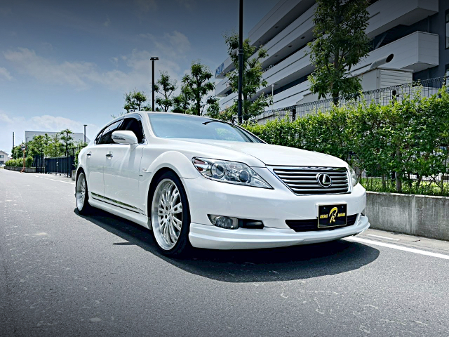 Front exterior of USF40 LEXUS LS460 VERSION S I-PACKAGE.
