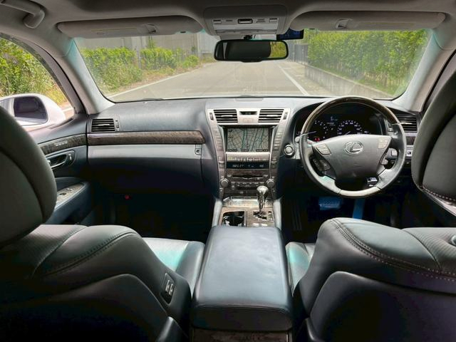 Interior Dashboard of USF40 LEXUS LS460 VERSION S I-PACKAGE.