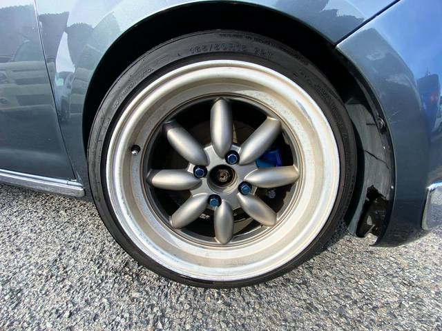 Eight Spoke Rim.