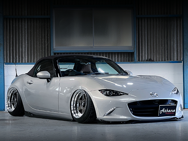 Front exterior of ND5RC ROADSTER BROWN TOP.