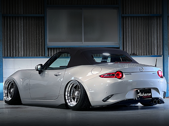 Rear exterior of ND5RC ROADSTER BROWN TOP.