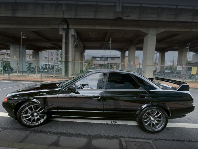 Right side exterior of HNR32 SKYLINE 4-DOOR GTS-4.