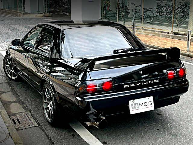 Rear exterior of HNR32 SKYLINE 4-DOOR GTS-4.
