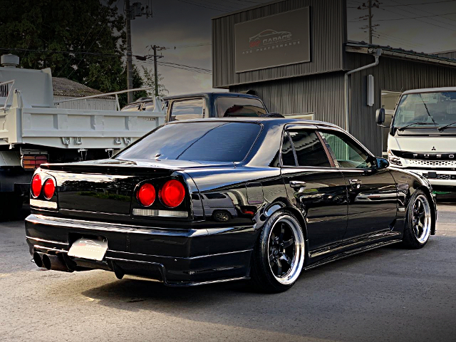 Rear exterior of R34 SKYLINE 4-DOOR 25GT-X TURBO.