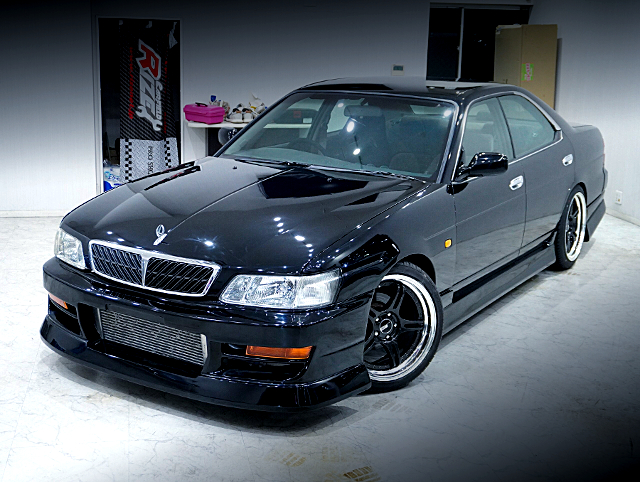 Front exterior of 8th Gen C35 LAUREL.