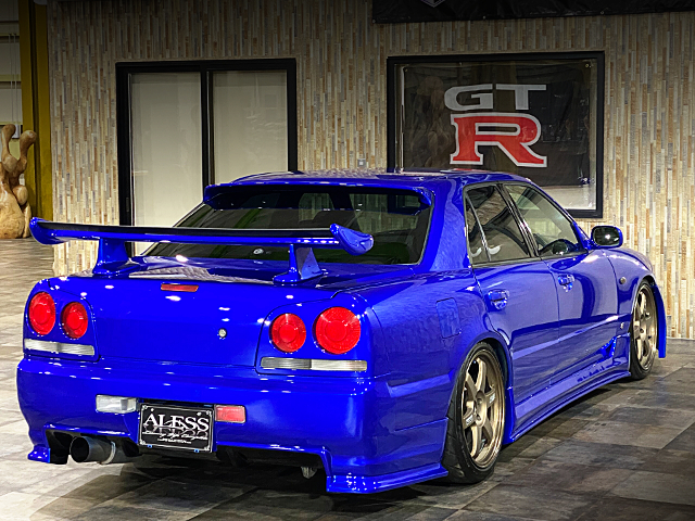 Rear exterior of R34 SKYLINE 4-DOOR.