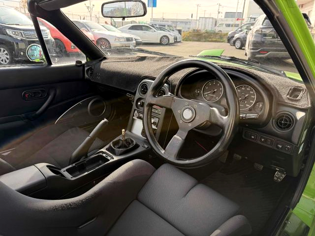 Int6erior of 1st Gen EUNOS ROADSTER 1.8 S SPECIAL.