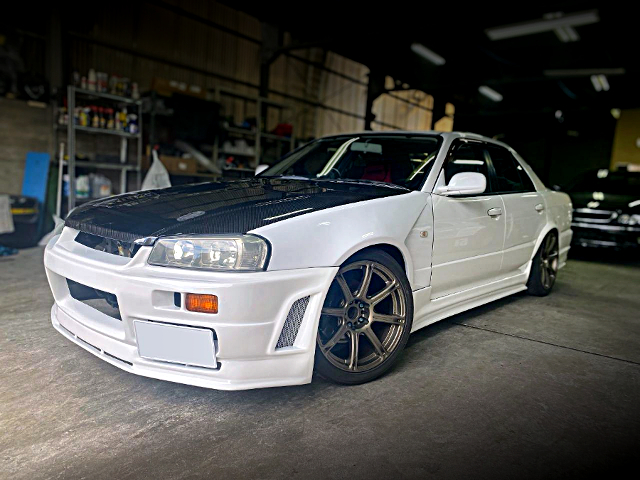 Front exterior of R34 SKYLINE 4-DOOR GT.