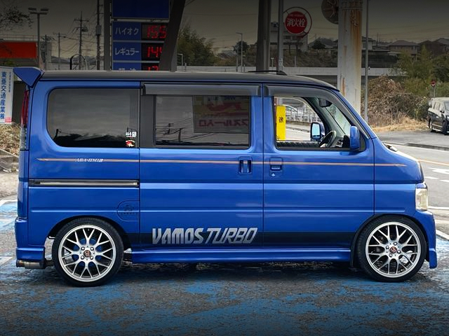 Side exterior of 2nd Gen HONDA VAMOS.