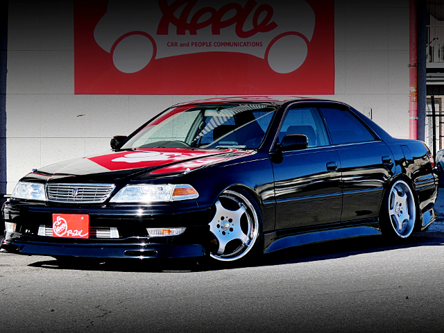 Front exterior of X100 TOYOTA MARK II.