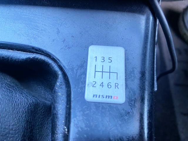 6-Speed manual shift pattern.