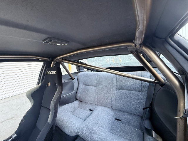 Roll cage installed 180SX TYPE-III.