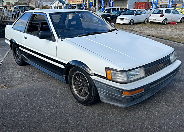 Front exterior of AE86 COROLLA LEVIN GT APEX.