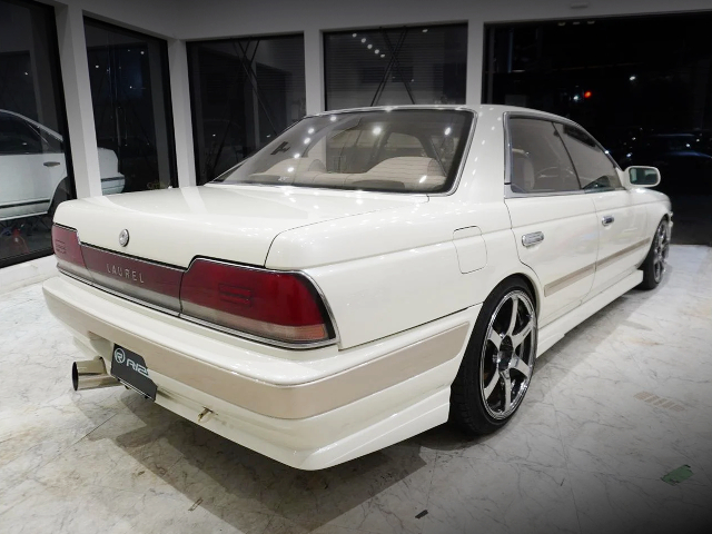 Rear exterior of C33 NISSAN LAUREL.