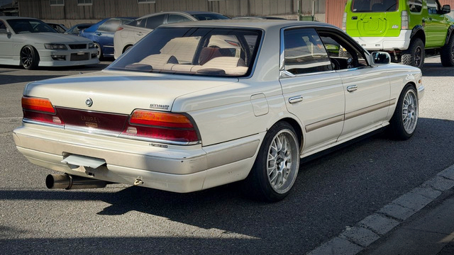 Rear exterior of HC33 NISSAN LAUREL.