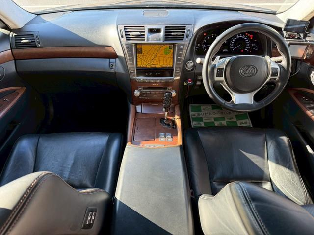 Interior of DRIFT SPEC! USF40 LEXUS LS460.
