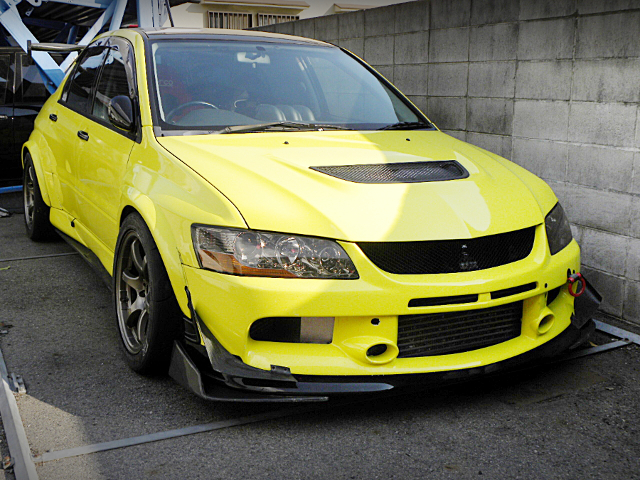 Front exterior of WIDEBODY LANCER EVOLUTION VIII GSR.
