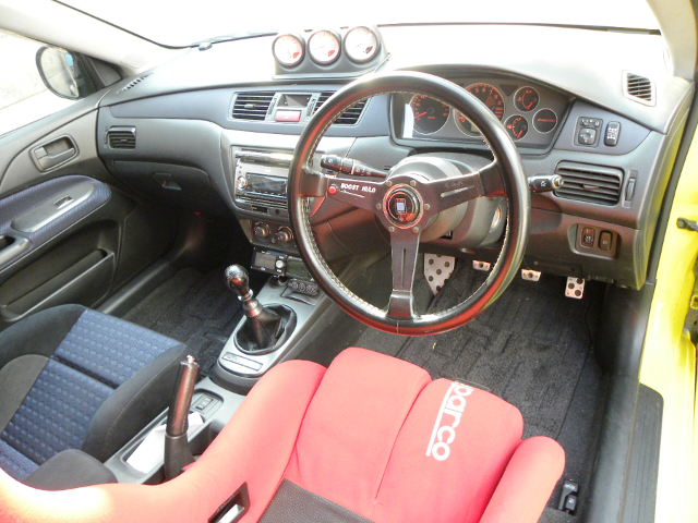Interior of WIDEBODY LANCER EVOLUTION VIII GSR.